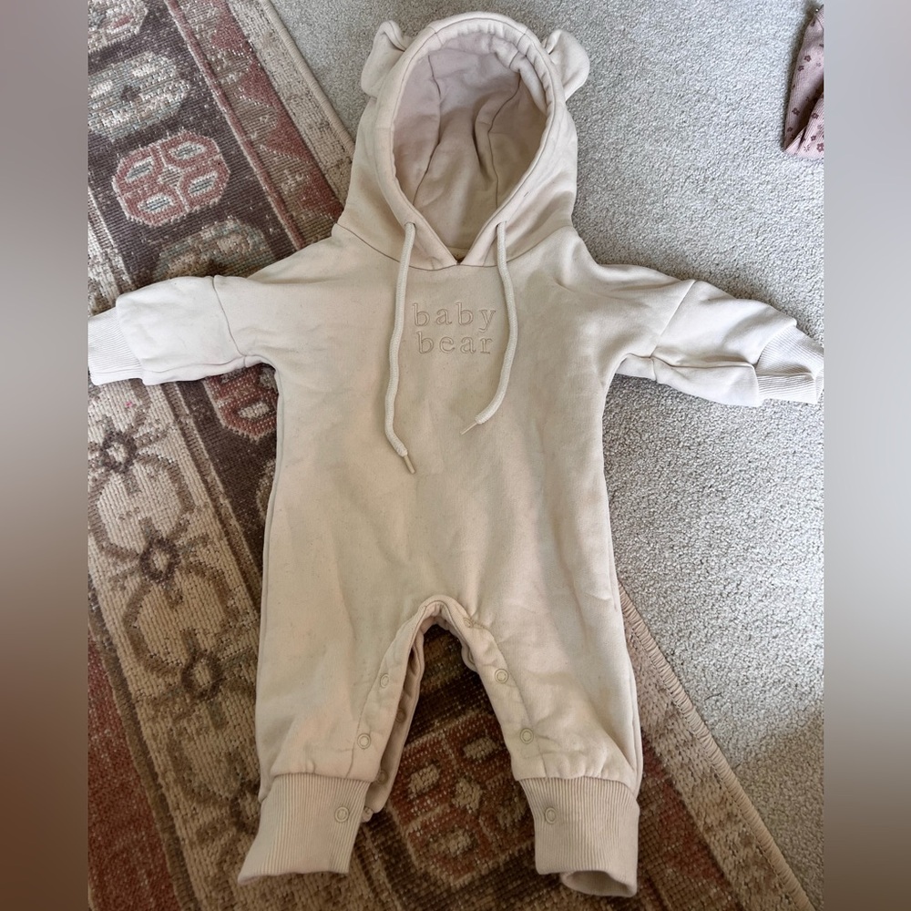 Blossom & pear baby bear onesie 🐻